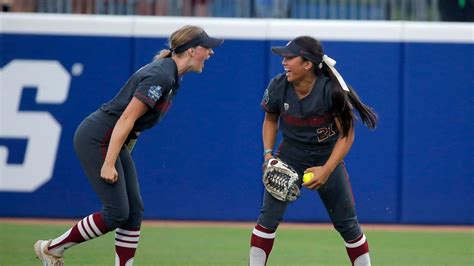 The Huskies have hung on to win on the Farm. . Stanford vs washington softball score